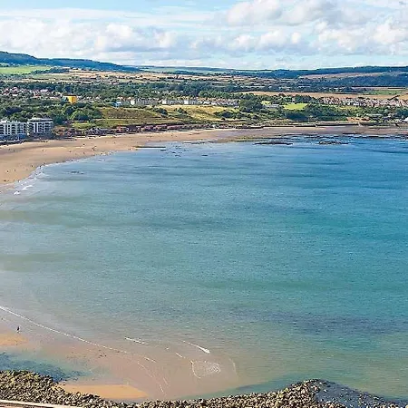 Pass The Keys Picturesque Sea & Castle Views Studio Apartment *