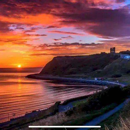 Pass The Keys Picturesque Sea & Castle Views Studio Apartment * Scarborough